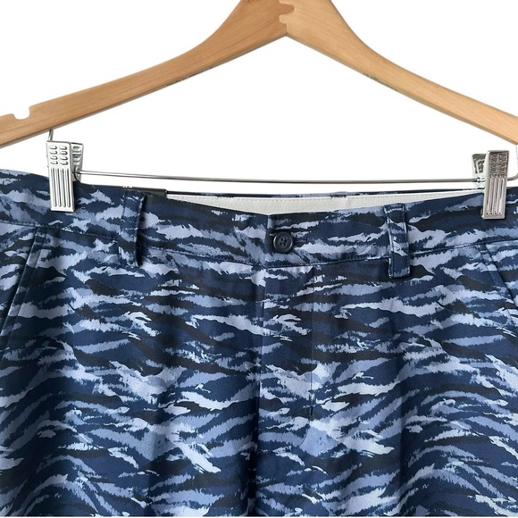 Greg Norman Golf Shorts Men's Blue Camo ML75 Microlux PlayDry Stretch - Picture 4 of 14